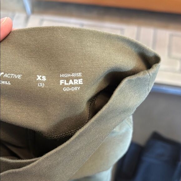 Old Navy Bundle of Black and Green High-Waist  Cross Over Flare Leggings size XS - Picture 3 of 9